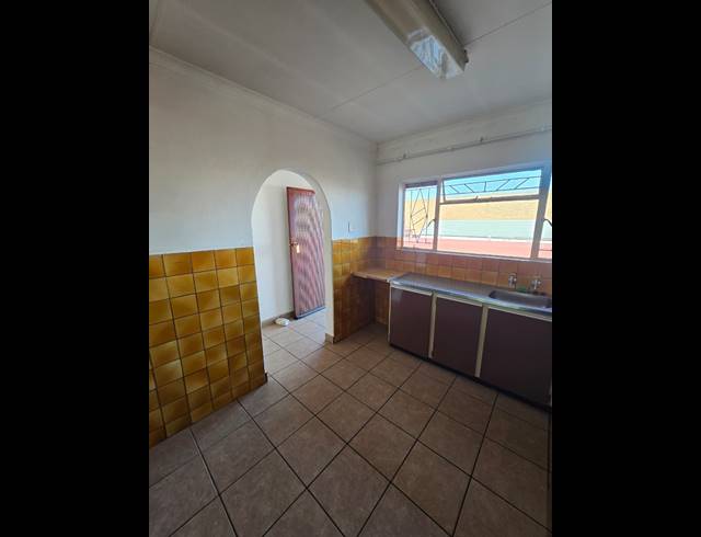 2 BEDROOM FLAT TO LET IN VEREENIGING CENTRAL
